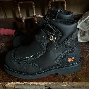 Men’s size 8 Timberland steel toe metatarsal work boots